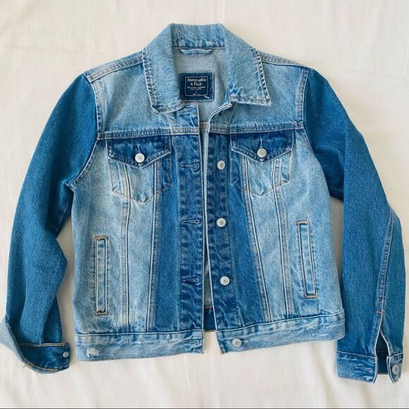 Abercrombie & Fitch Womens Jean Jacket Button Longsleeve Denim Distressed Small - Picture 1 of 3